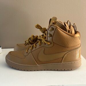 Nike Court Borough Mids